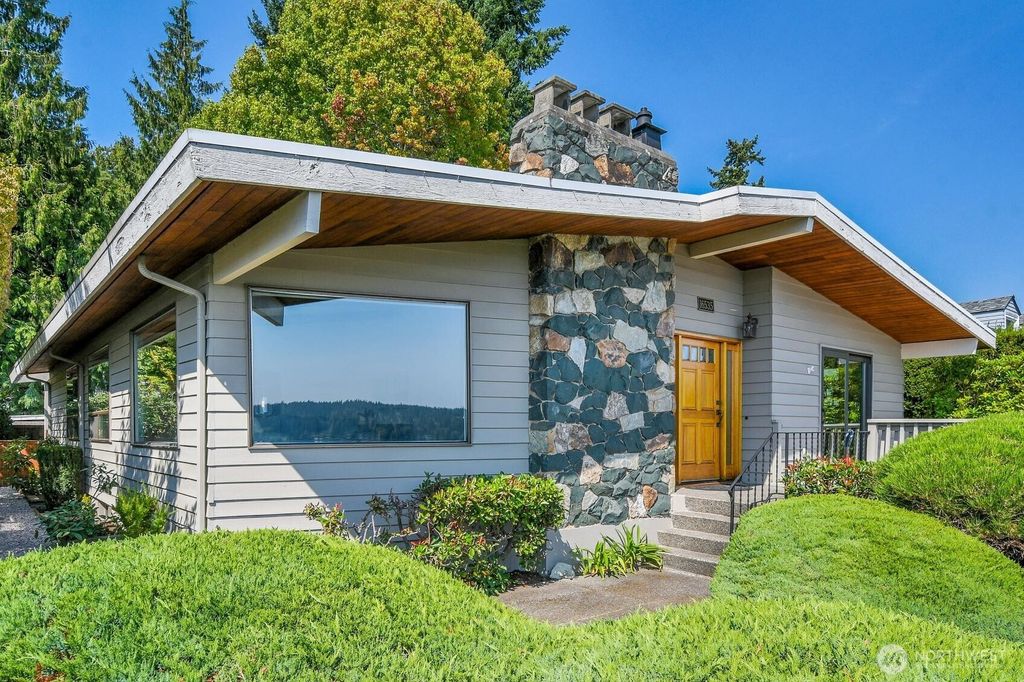 Photo of 16535 41st Avenue NE, Lake Forest Park, WA 98155 (MLS # 2427213)