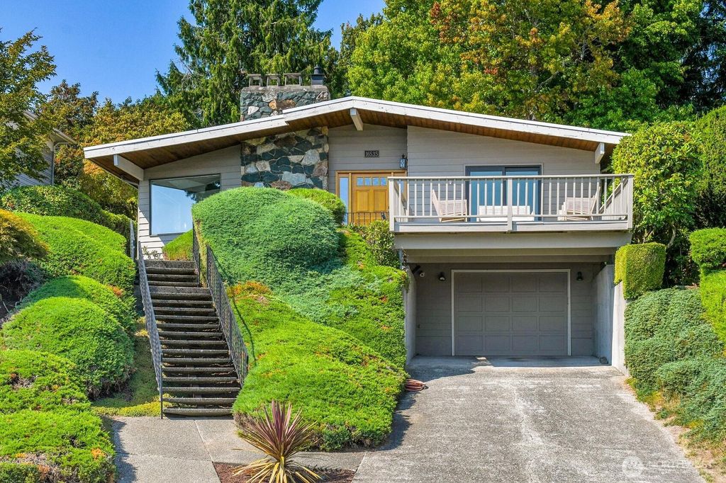Photo of 16535 41st Avenue NE, Lake Forest Park, WA 98155 (MLS # 2427213)