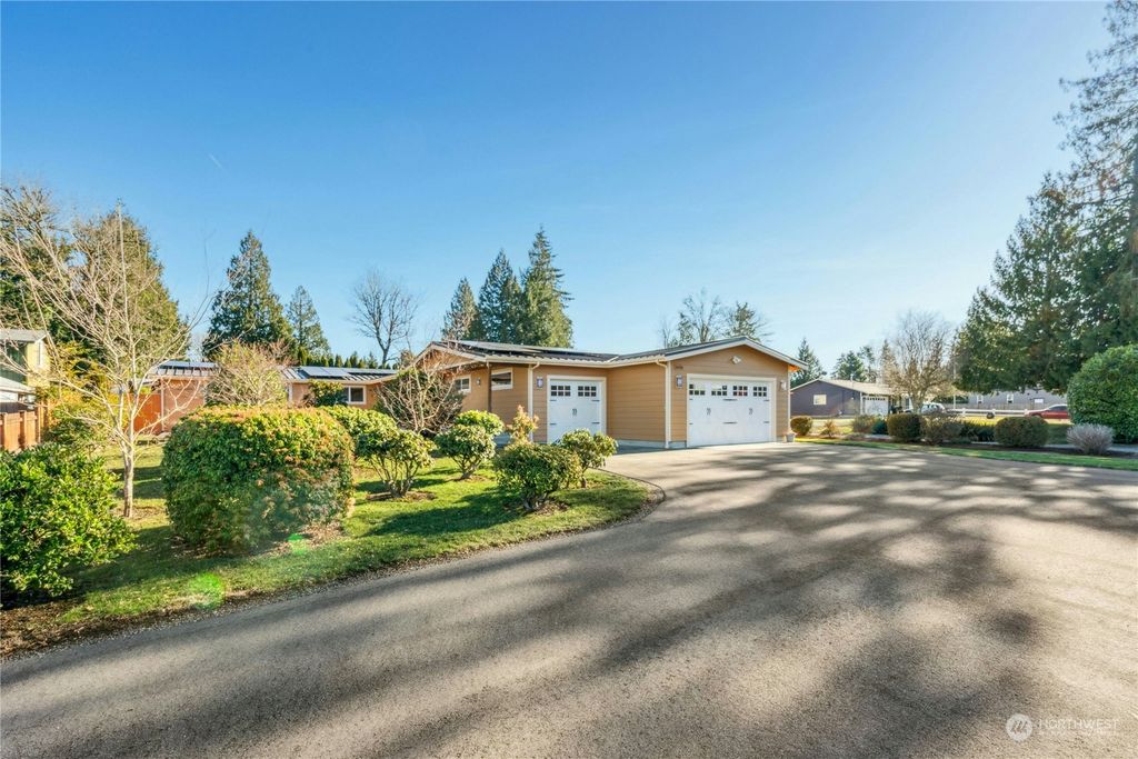 Photo of 26918 210th Avenue SE, Covington, WA 98042 (MLS # 2327016)