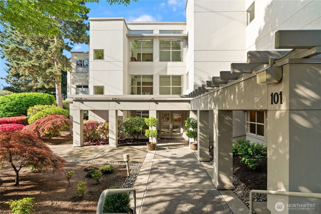 Photo of 101 99th Avenue NE #101, Bellevue, WA 98004 (MLS # 2495434)