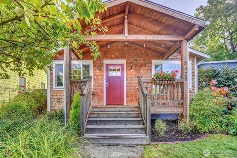 Photo of 5428 25th Avenue SW, Seattle, WA 98106 (MLS # 2588304)