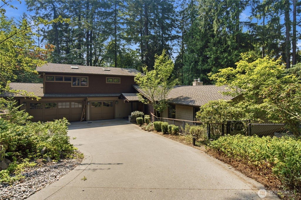 Photo of 3303 142nd Place NE, Bellevue, WA 98007 (MLS # 2566088)