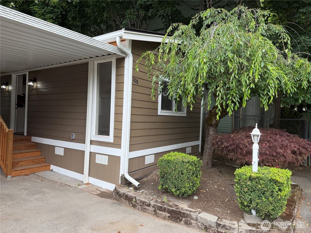 Photo of 7301 NE 175th Street #108, Kenmore, WA 98028 (MLS # 2548333)