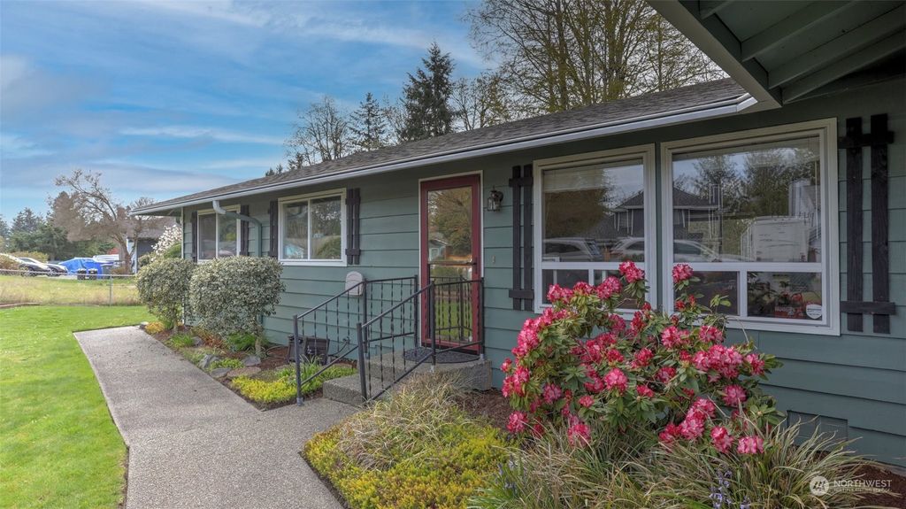 Photo of 25229 111th Avenue SE, Kent, WA 98030 (MLS # 2222091)