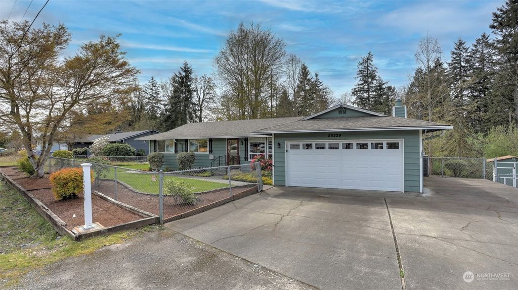 Photo of 25229 111th Avenue SE, Kent, WA 98030 (MLS # 2222091)