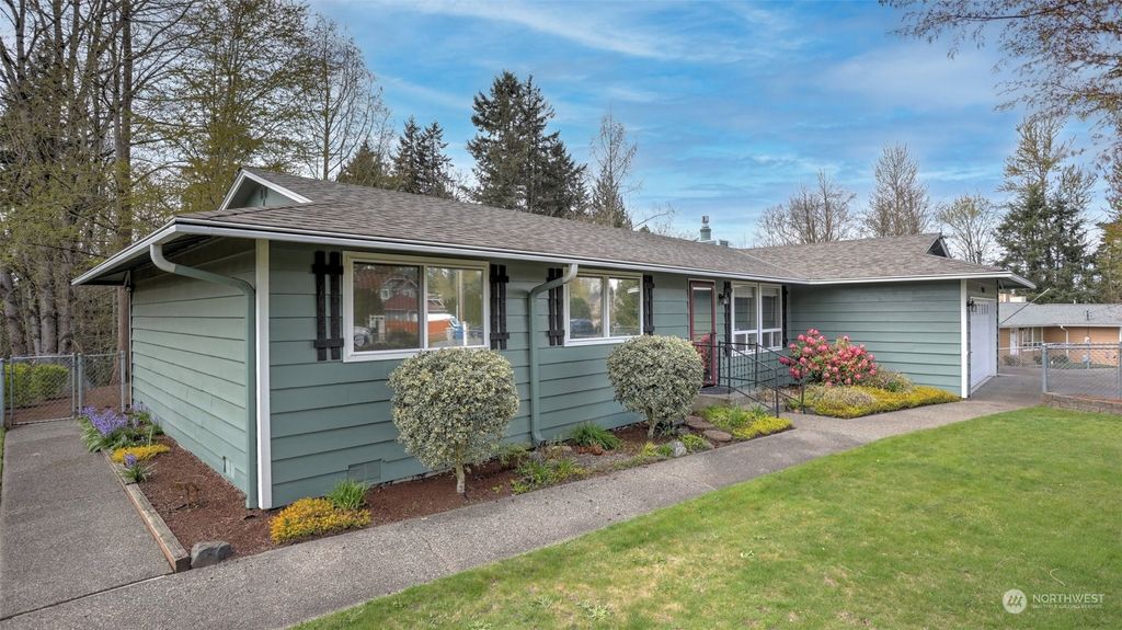 Photo of 25229 111th Avenue SE, Kent, WA 98030 (MLS # 2222091)