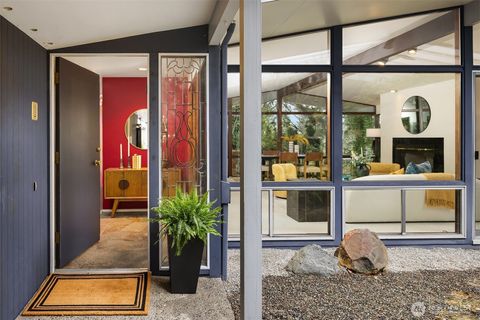 Photo of 3905 96th Avenue SE, Mercer Island, WA 98040 (MLS # 2505229)