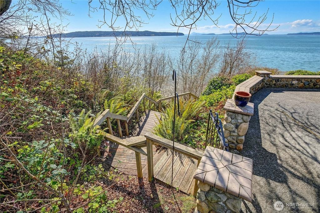Photo of 303 Arrowhead Point Lane, Camano Island, WA 98282 (MLS # 2499382)