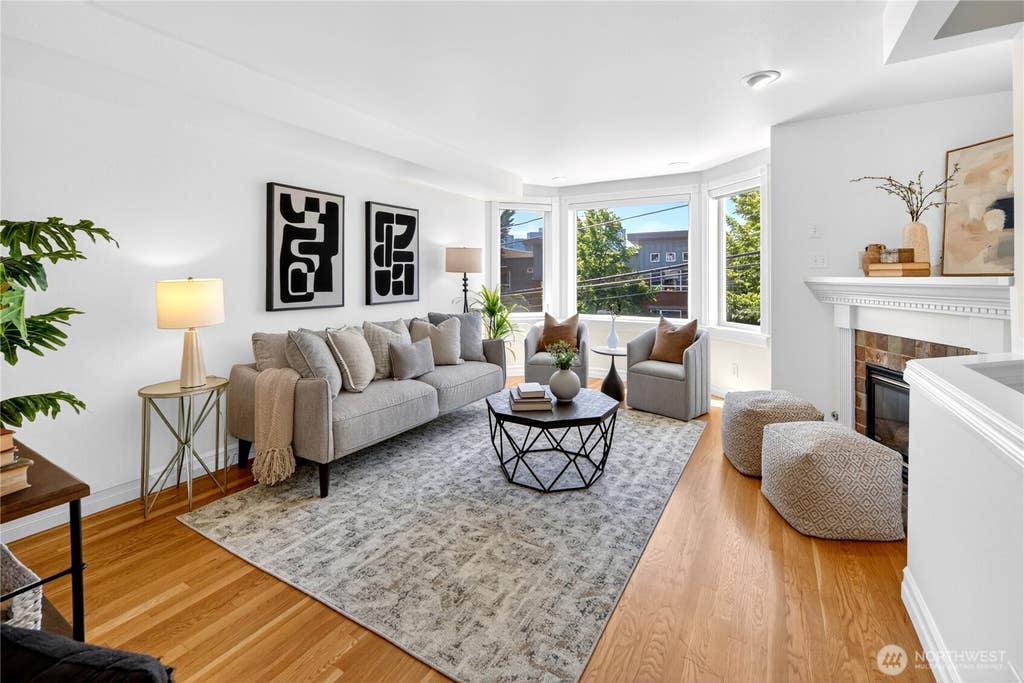 Photo of 402 Aloha Street, Seattle, WA 98109 (MLS # 2567530)