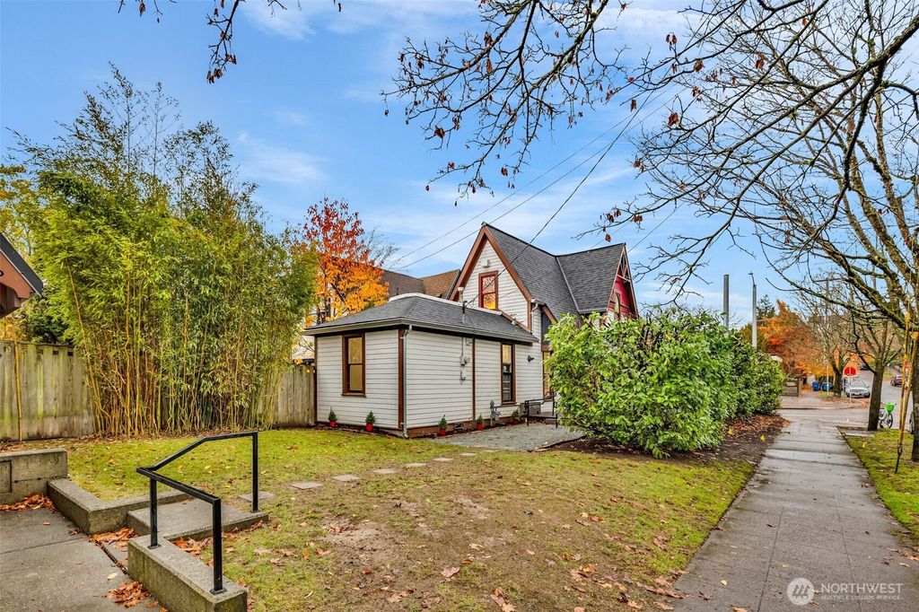 Photo of 828 23rd Avenue, Seattle, WA 98122 (MLS # 2454033)