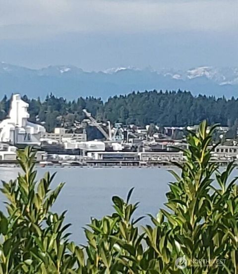 329 Perry Avenue N Port Orchard WA 98366