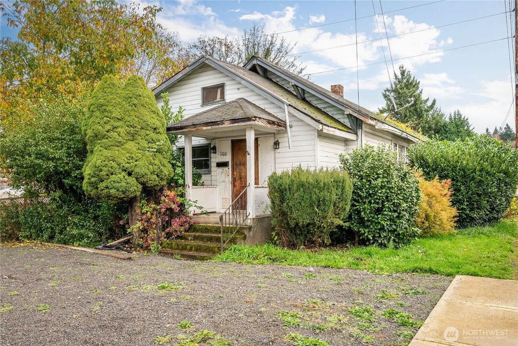 Photo of 1100 N 1st Avenue, Kelso, WA 98626 (MLS # 2460476)