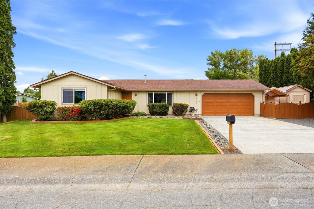 Photo of 6627 95th Street NE, Marysville, WA 98270 (MLS # 2525026)