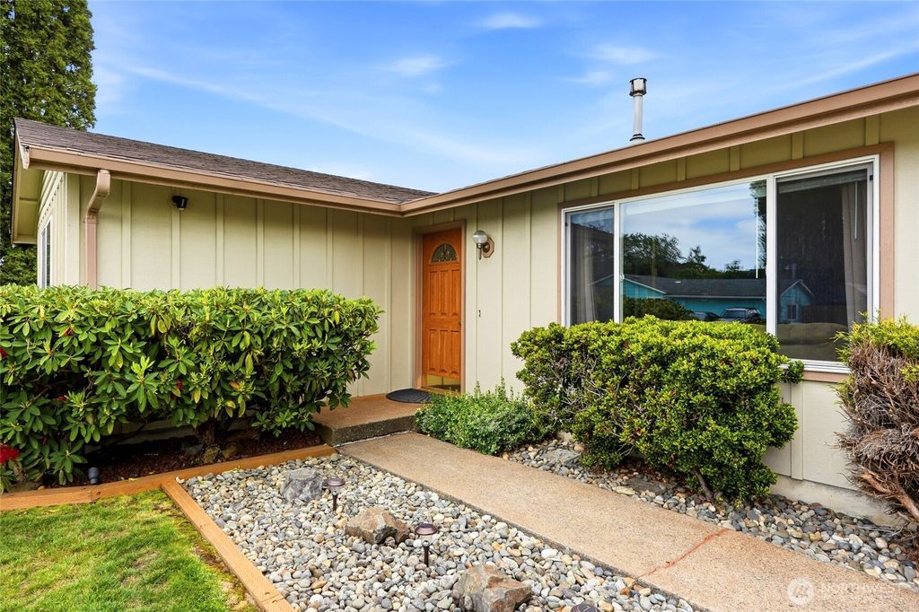 Photo of 6627 95th Street NE, Marysville, WA 98270 (MLS # 2525026)