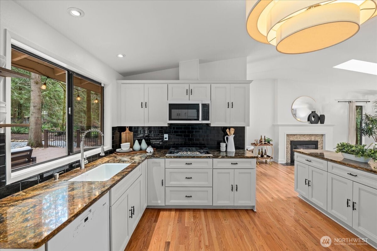 Issaquah, Washington, 98027, United States, 5 Bedrooms Bedrooms, ,3 BathroomsBathrooms,Residential,Active,2028801