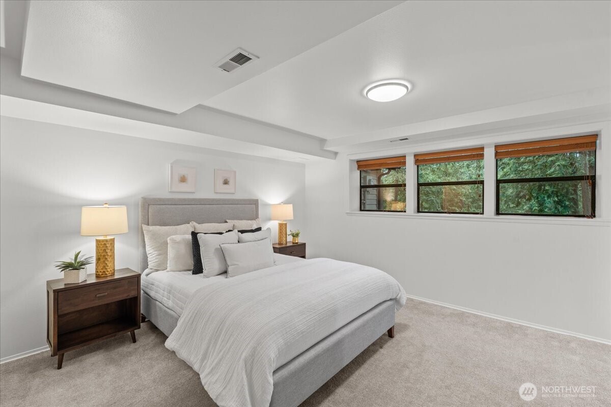 Issaquah, Washington, 98027, United States, 5 Bedrooms Bedrooms, ,3 BathroomsBathrooms,Residential,Active,2028801