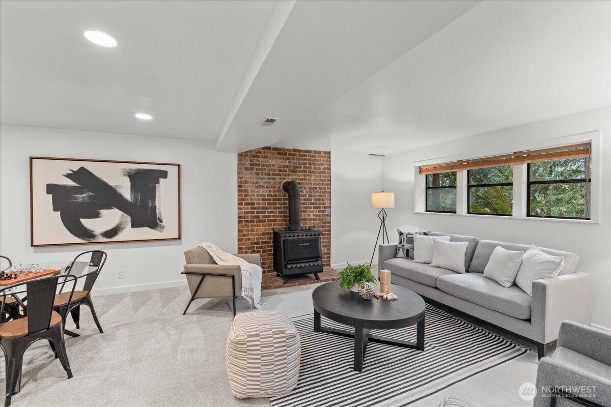 Issaquah, Washington, 98027, United States, 5 Bedrooms Bedrooms, ,3 BathroomsBathrooms,Residential,Active,2028801