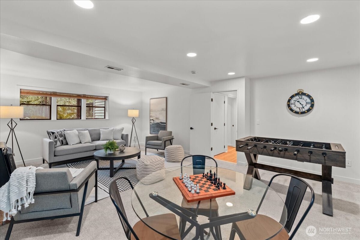 Issaquah, Washington, 98027, United States, 5 Bedrooms Bedrooms, ,3 BathroomsBathrooms,Residential,Active,2028801