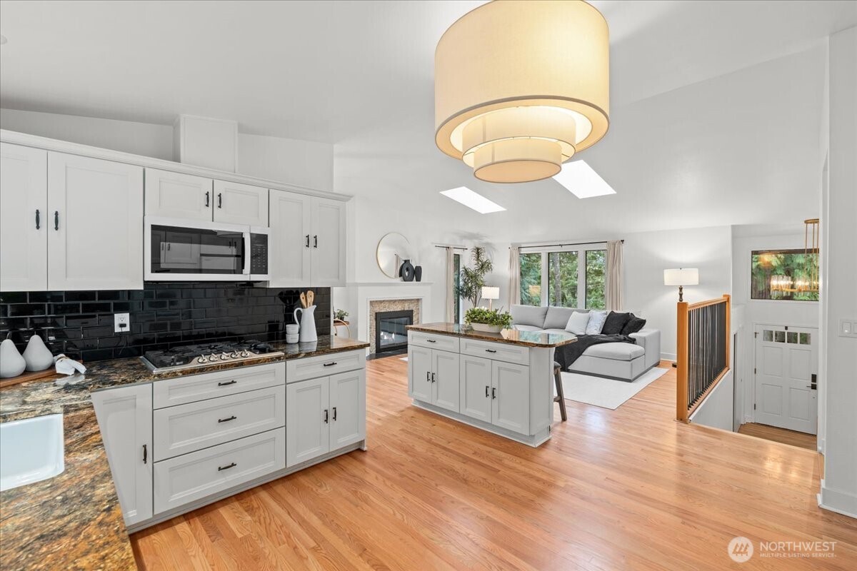 Issaquah, Washington, 98027, United States, 5 Bedrooms Bedrooms, ,3 BathroomsBathrooms,Residential,Active,2028801