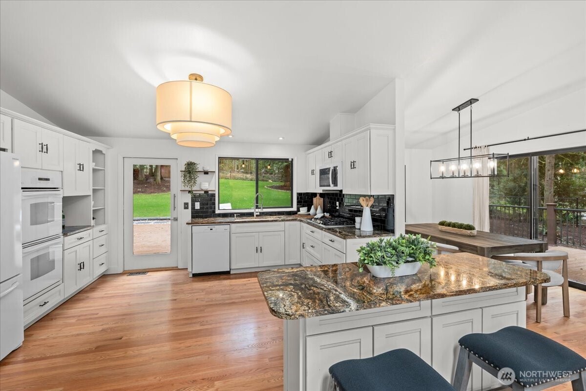 Issaquah, Washington, 98027, United States, 5 Bedrooms Bedrooms, ,3 BathroomsBathrooms,Residential,Active,2028801