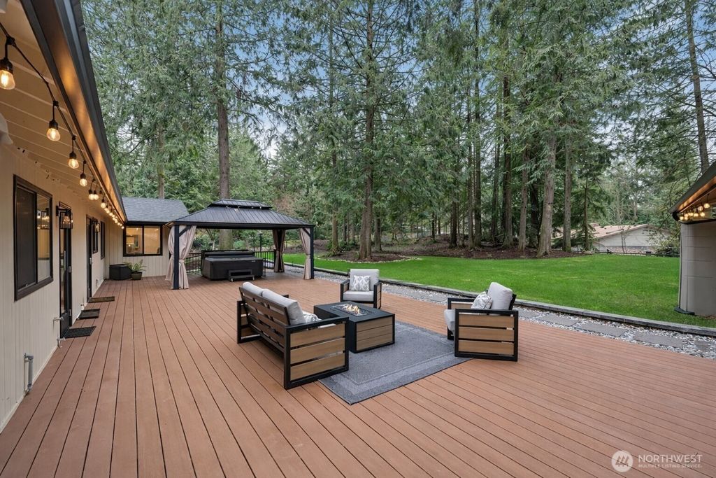 Photo of 14702 255th Avenue SE, Issaquah, WA 98027 (MLS # 2496337)