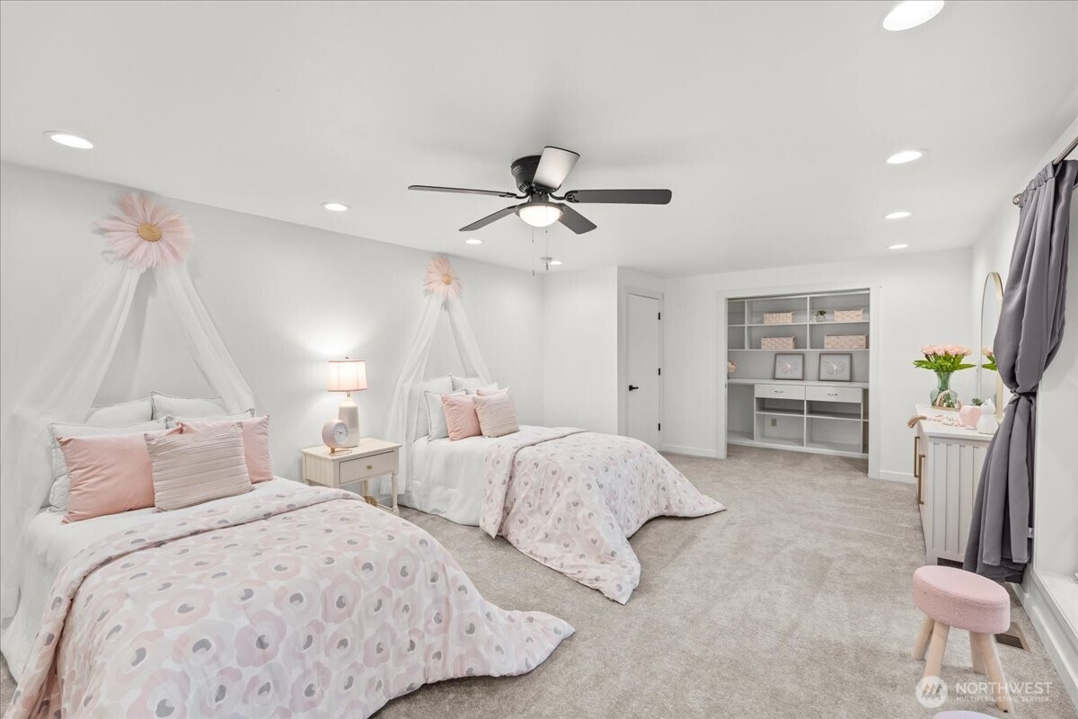 Issaquah, Washington, 98027, United States, 5 Bedrooms Bedrooms, ,3 BathroomsBathrooms,Residential,Active,2028801