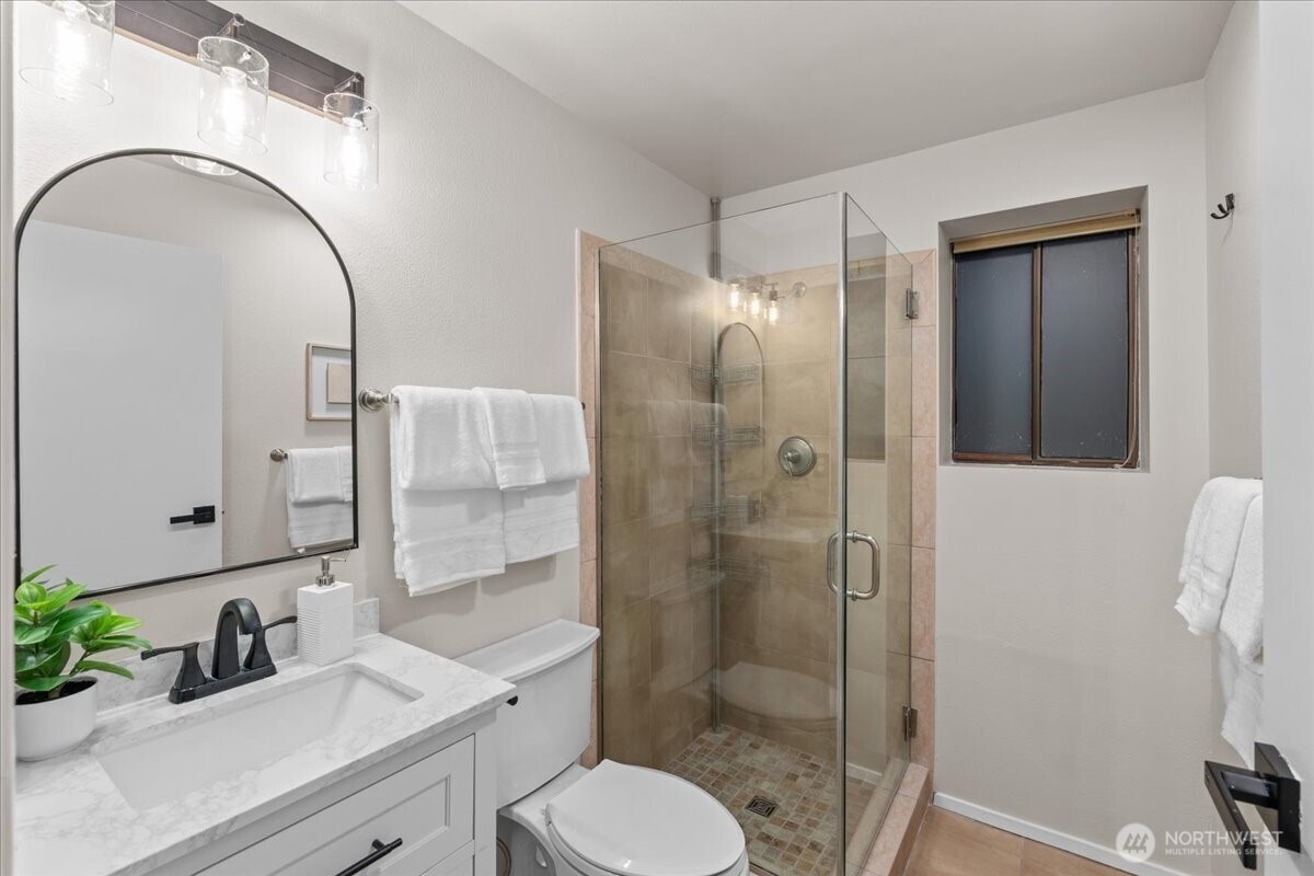 Issaquah, Washington, 98027, United States, 5 Bedrooms Bedrooms, ,3 BathroomsBathrooms,Residential,Active,2028801