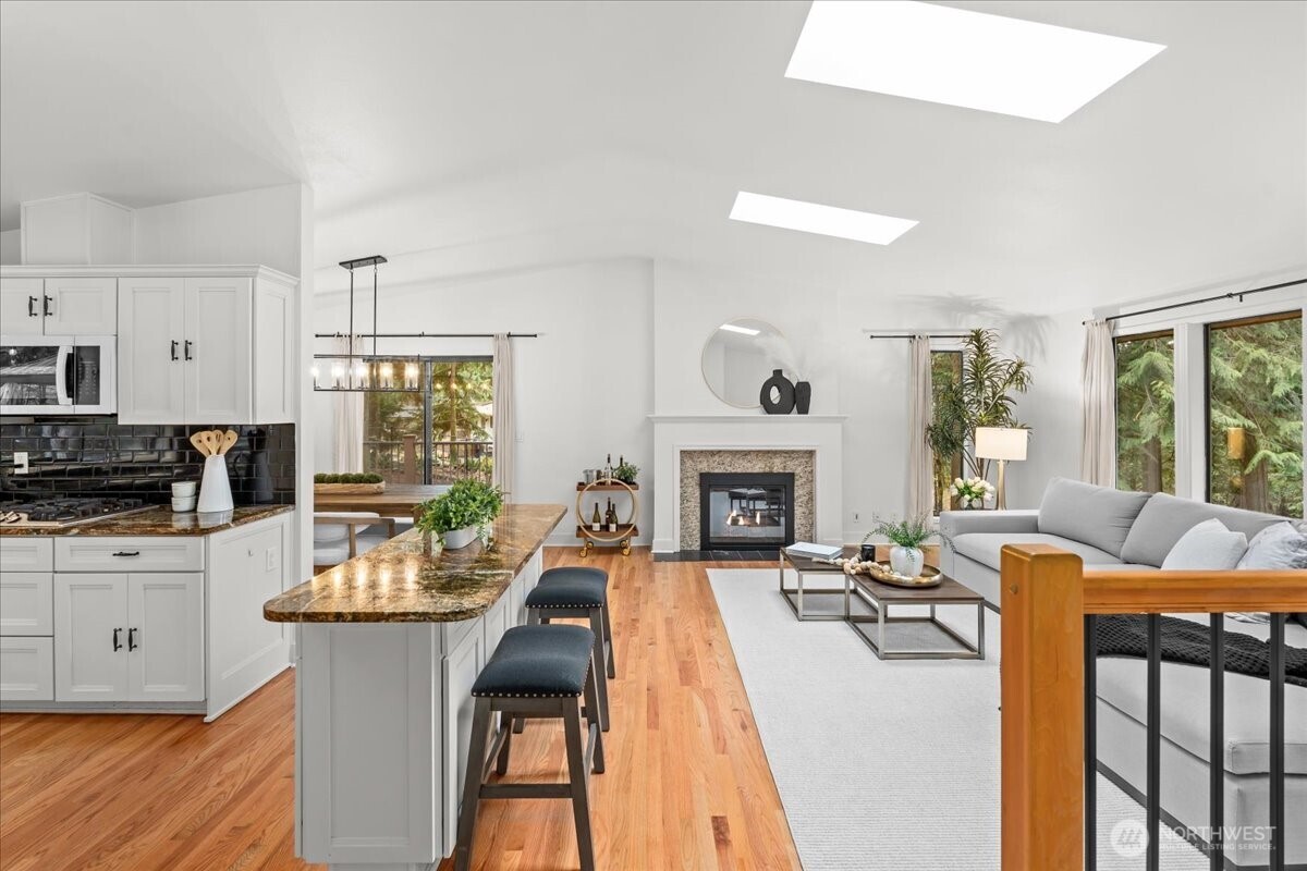 Issaquah, Washington, 98027, United States, 5 Bedrooms Bedrooms, ,3 BathroomsBathrooms,Residential,Active,2028801