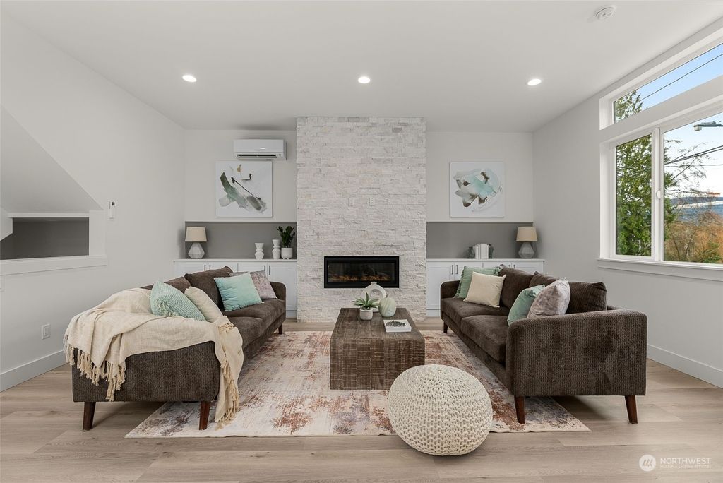 Photo of 825 NE 105 Street, Seattle, WA 98125 (MLS # 2191169)