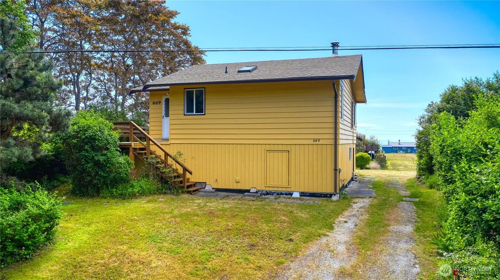 Photo of 669 Marine Drive, Point Roberts, WA 98281 (MLS # 2517036)