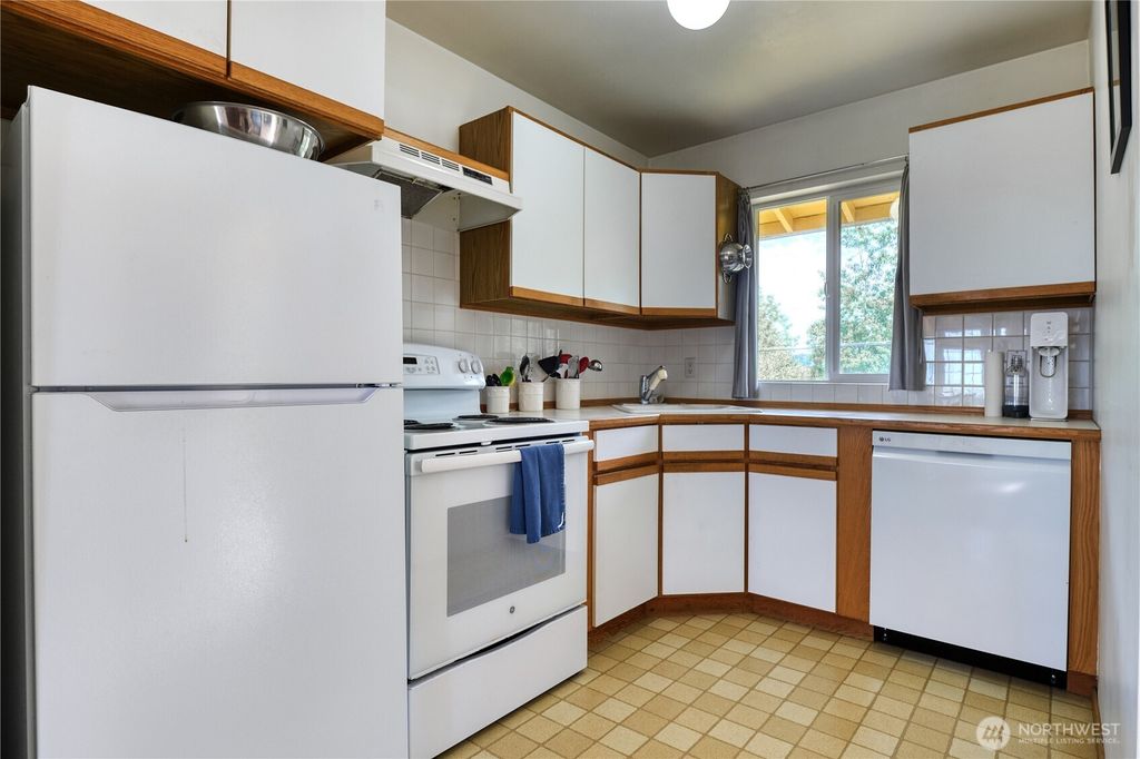 Photo of 669 Marine Drive, Point Roberts, WA 98281 (MLS # 2517036)