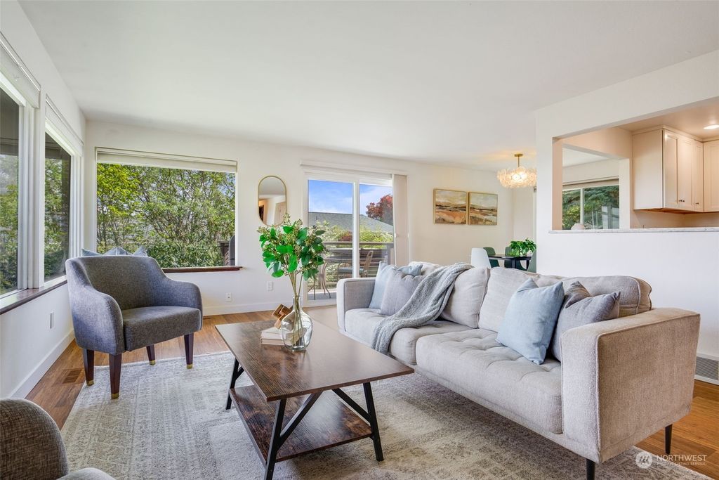 Photo of 4725 NE 203rd Street, Lake Forest Park, WA 98155 (MLS # 2226836)