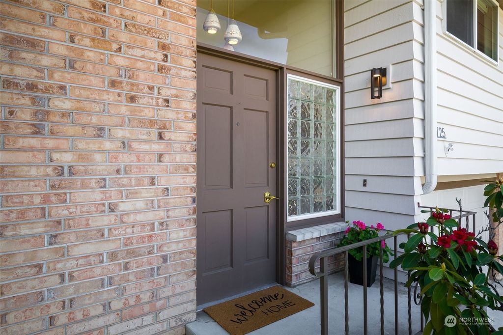 Photo of 4725 NE 203rd Street, Lake Forest Park, WA 98155 (MLS # 2226836)