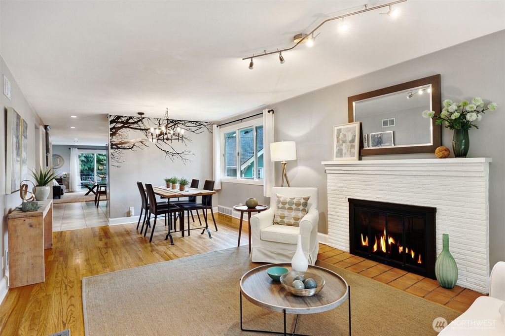Photo of 6225 29th Avenue NE, Seattle, WA 98115 (MLS # 2520038)