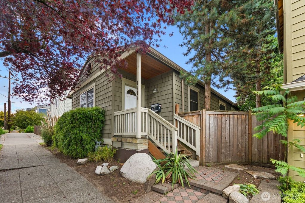 Photo of 1717 E Spruce St. St, Seattle, WA 98122 (MLS # 2463263)
