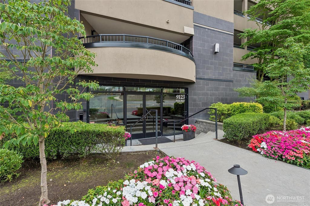 Photo of 9123 NE Juanita Drive #205, Kirkland, WA 98034 (MLS # 2572949)
