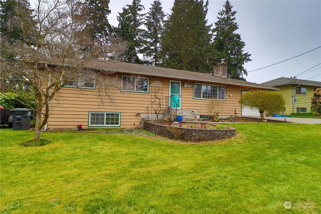 Photo of 621 S 195th Street, Des Moines, WA 98148 (MLS # 2055036)