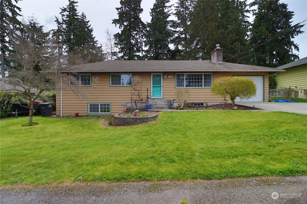 Photo of 621 S 195th Street, Des Moines, WA 98148 (MLS # 2055036)