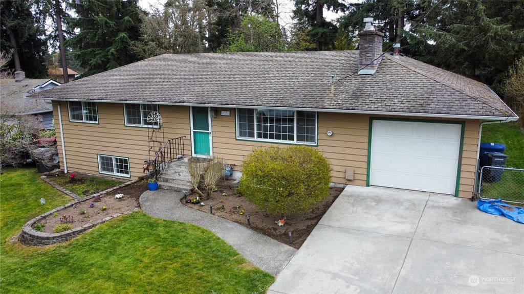 Photo of 621 S 195th Street, Des Moines, WA 98148 (MLS # 2055036)