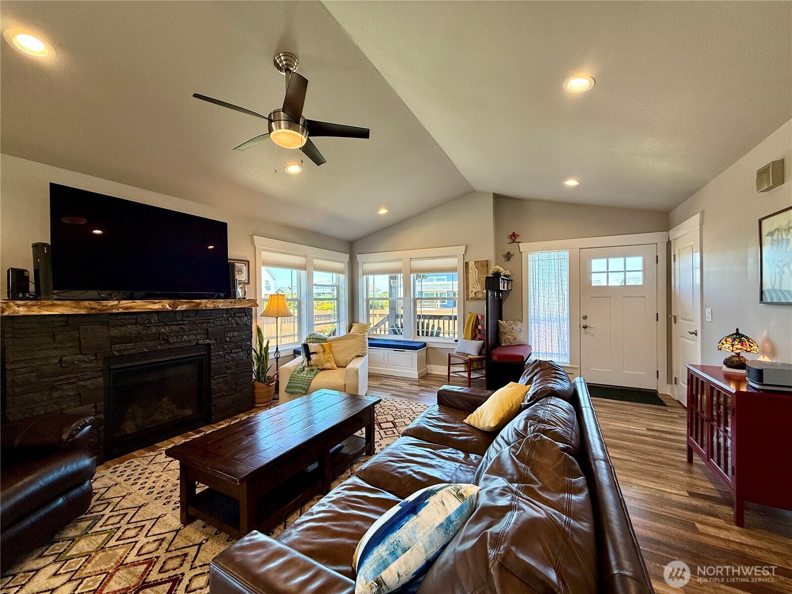 1233 Camero Loop SW
