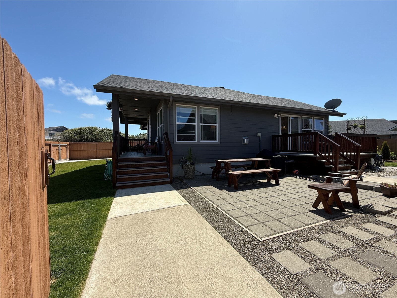 1233 Camero Loop SW