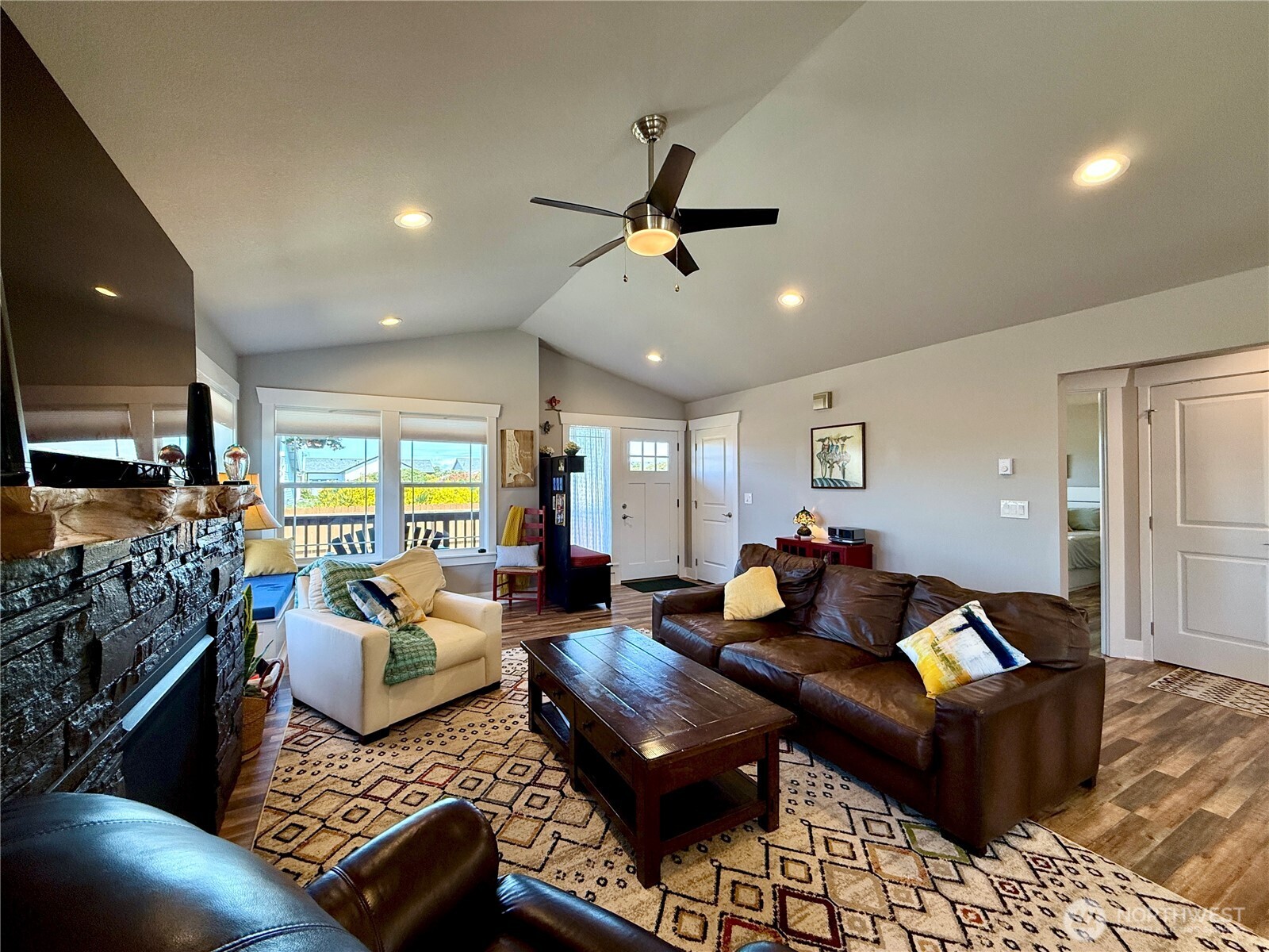 1233 Camero Loop SW