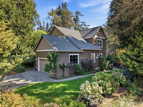 Photo of 506 Azalea Avenue NE, Bainbridge Island, WA 98110 (MLS # 2573570)