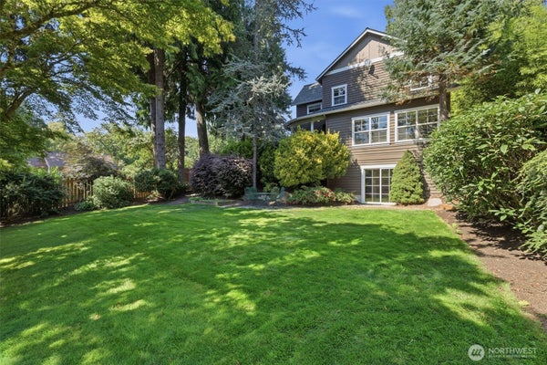506 AZALEA AVE NE, BAINBRIDGE ISLAND, WA 98110 - Image e2b1fd6a09bb52bc64e906a51bfa969e/2916919842