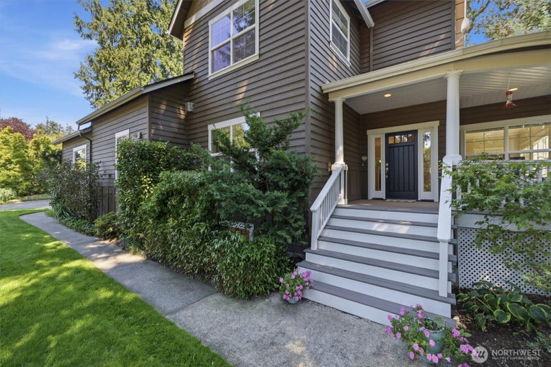 506 Azalea Avenue NE
