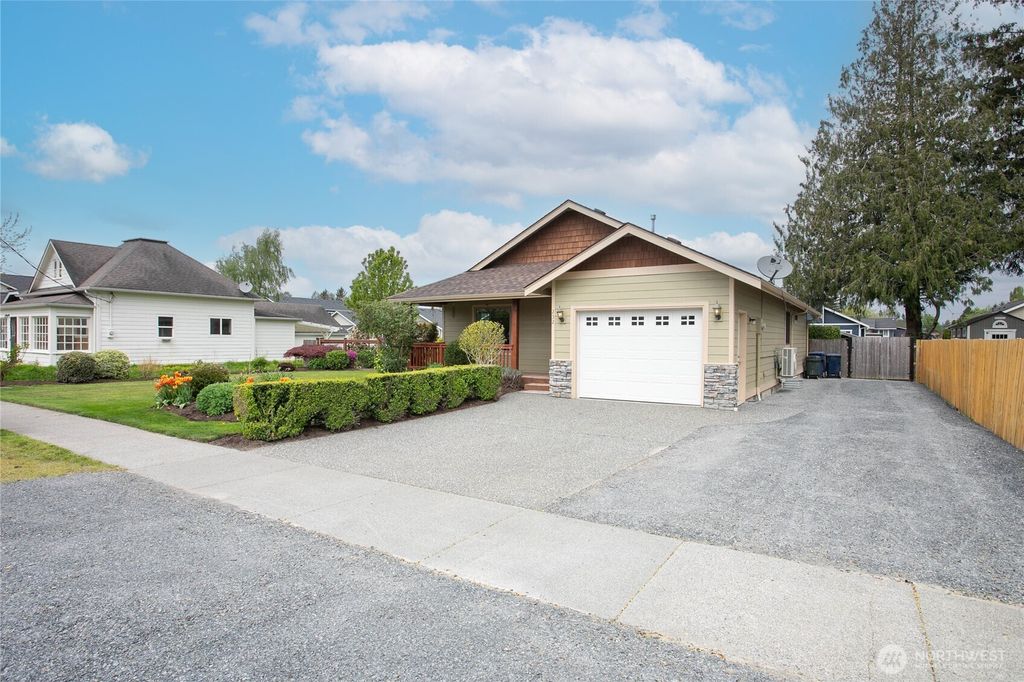 Photo of 232 Front Street, Sumas, WA 98295 (MLS # 2514439)