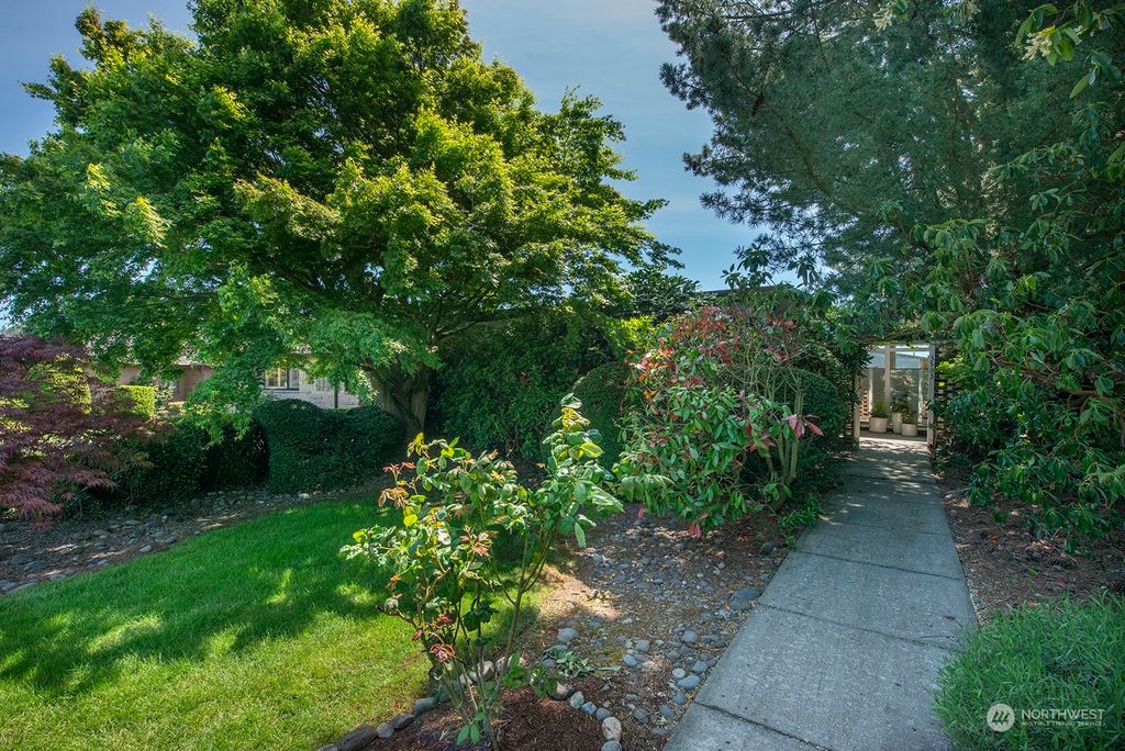 Photo of 3513 W Howe Street, Seattle, WA 98199 (MLS # 2069669)