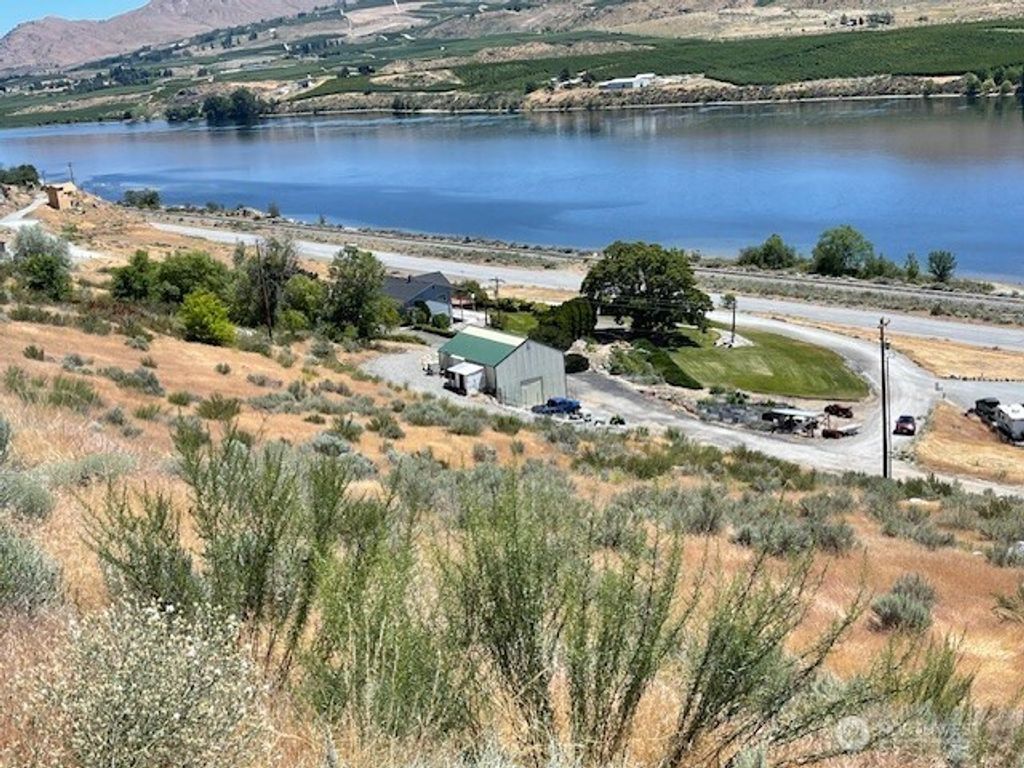 Photo of 37 Osprey Nest Road, Pateros, WA 98846 (MLS # 2479392)