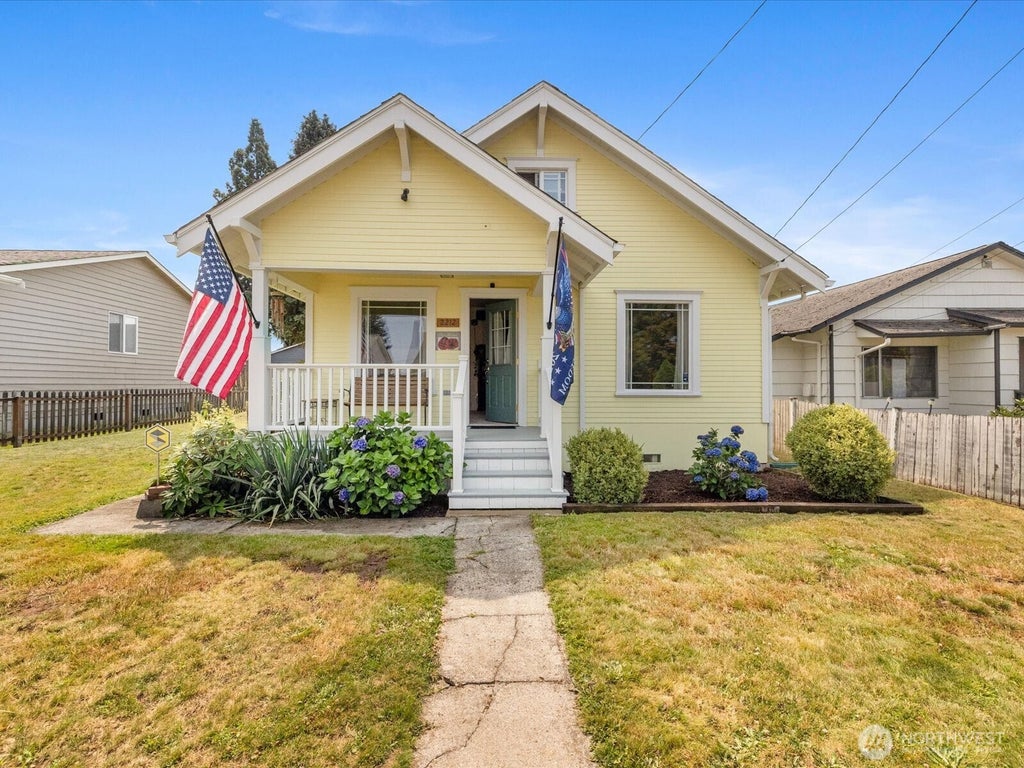 Photo of 2212 Columbia Avenue, Everett, WA 98203 (MLS # 2558256)