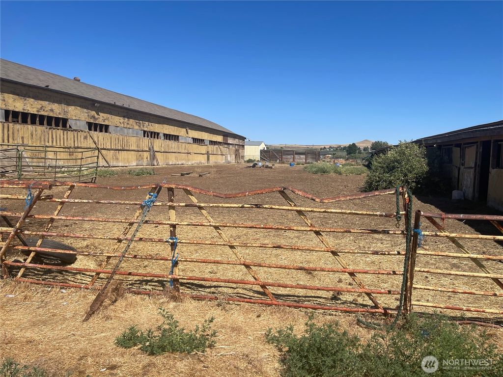 listing image 9360678212513410597